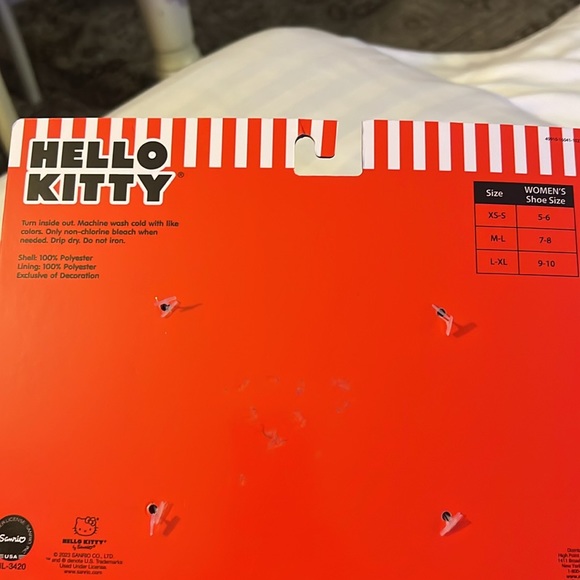 ❤️Hello Kitty Slippers❤️ - Picture 3 of 4